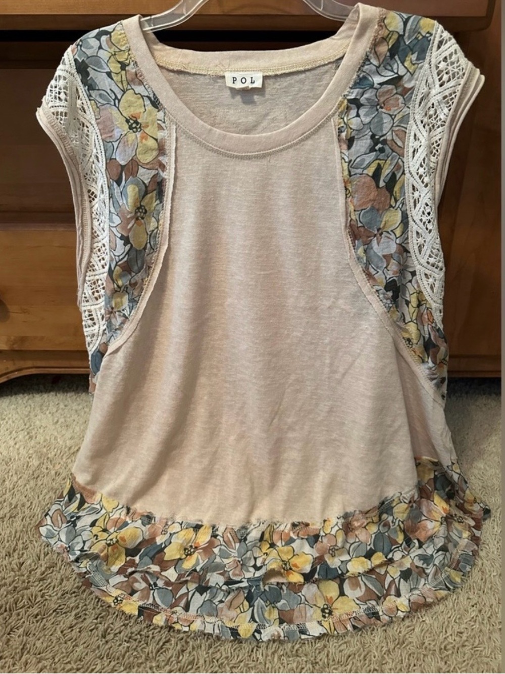 POL FLORAL ACCENT TOP